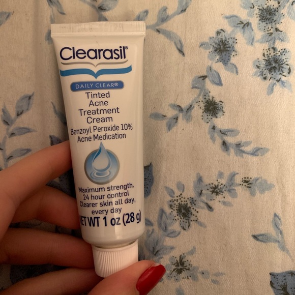 Clearasil tinted acne treatment - Picture 1 of 2
